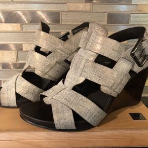 Donald J Pliner Light Strappy Wedge Size 8.5